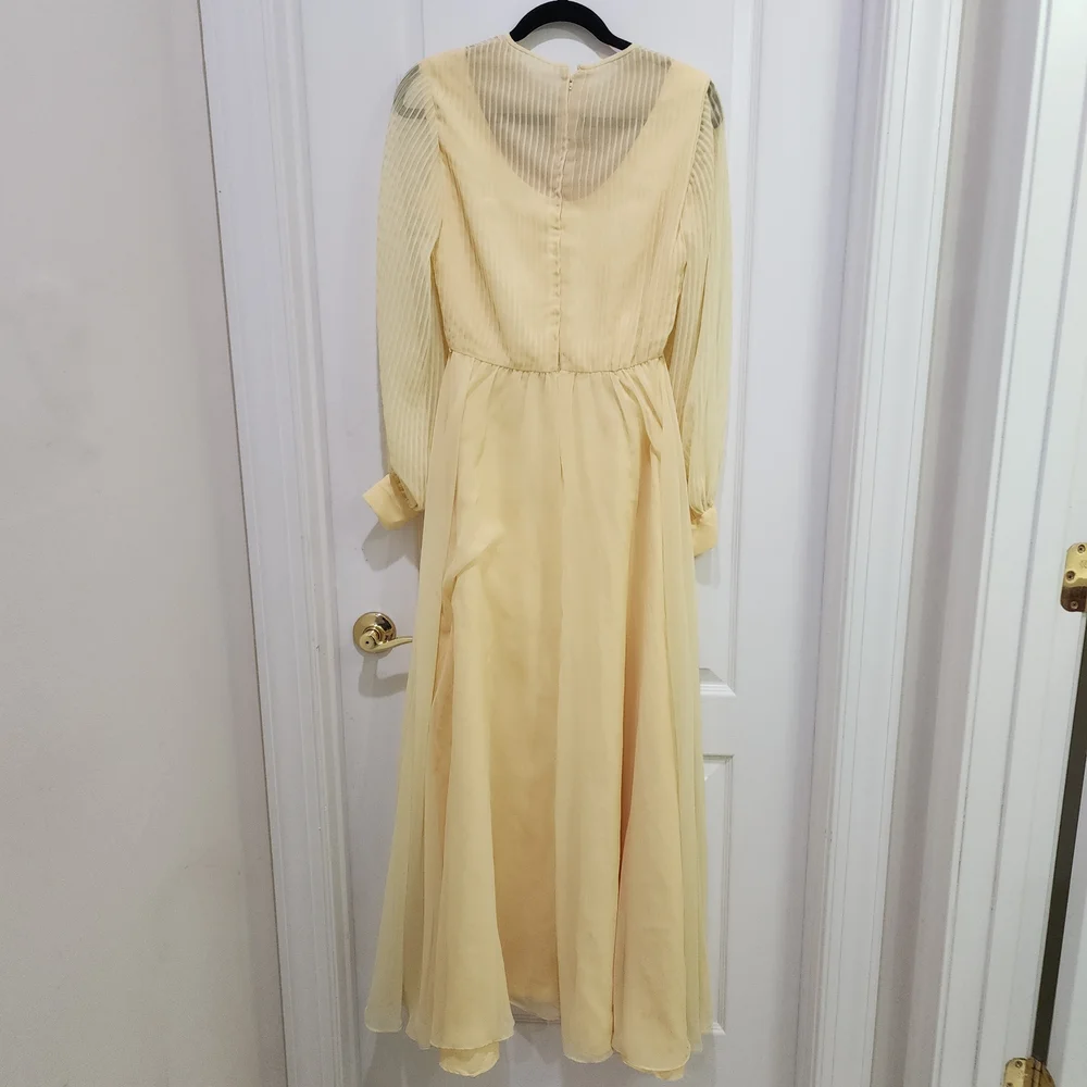 Extremely Beautiful And Wellmade Yellow Pleated Long Dress With Full Sleeves - Picture 3 of 7